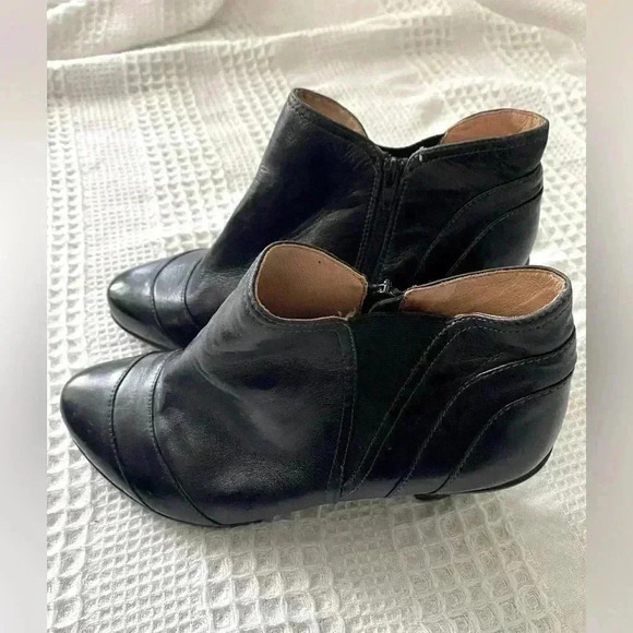 Sofft Black Leather Ankle Booties Heeled Size 9W Women’s Boots Almond Toe 90s - Picture 1 of 10